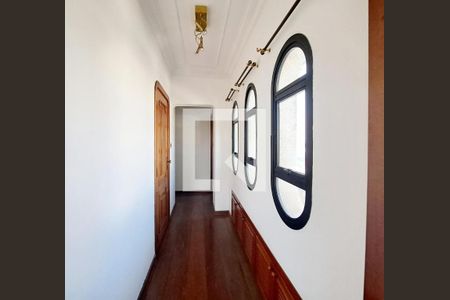 Corredor de apartamento à venda com 3 quartos, 140m² em Vila Osasco, Osasco