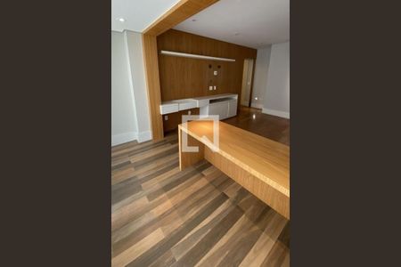 Apartamento à venda com 3 quartos, 258m² em Vila Cordeiro, São Paulo