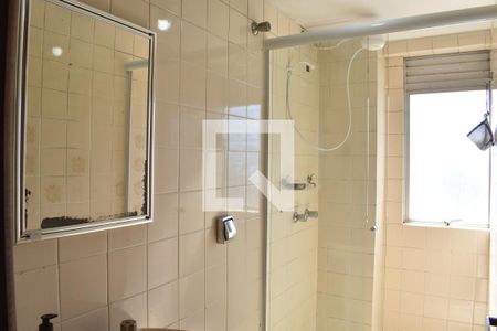 Banheiro de kitnet/studio para alugar com 1 quarto, 36m² em Centro, Curitiba