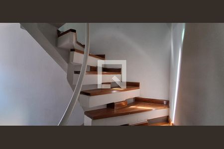 Escada de casa para alugar com 4 quartos, 420m² em Mauá, São Caetano do Sul