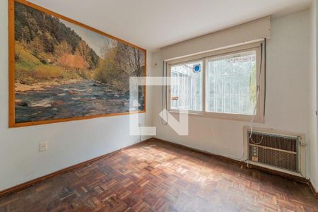 Casa à venda com 3 quartos, 378m² em Medianeira, Porto Alegre