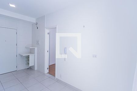Sala e cozinha de apartamento para alugar com 1 quarto, 38m² em Vila Palmeiras, São Paulo