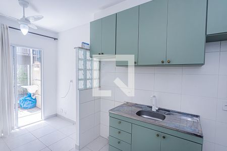 Sala e cozinha de apartamento para alugar com 1 quarto, 38m² em Vila Palmeiras, São Paulo