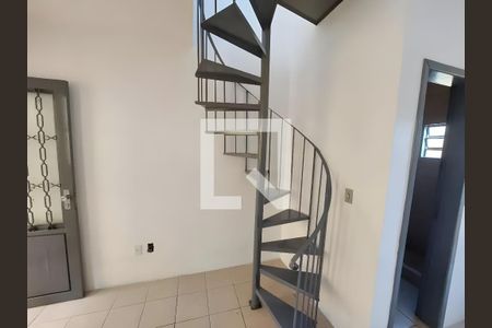 Corredor de casa para alugar com 2 quartos, 116m² em Santa Efigênia, Belo Horizonte