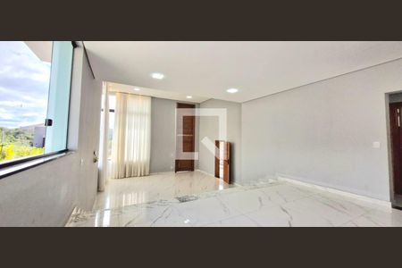 Sala de casa de condomínio para alugar com 3 quartos, 282m² em , Lagoa Santa