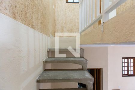 Escada de casa para alugar com 2 quartos, 75m² em Vila Chuca, São Paulo