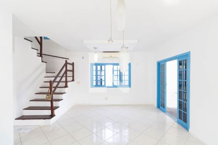 Sala de casa de condomínio para alugar com 3 quartos, 160m² em Guaratiba, Rio de Janeiro