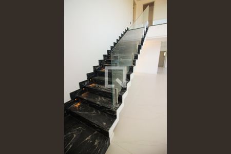 Escada de casa de condomínio à venda com 4 quartos, 248m² em Vila Nova, Porto Alegre