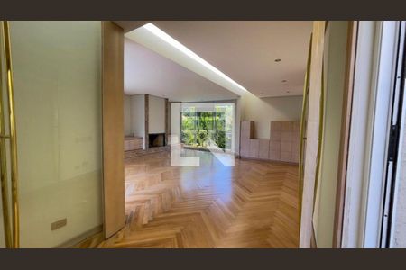 Casa à venda com 4 quartos, 900m² em Jardim Luzitania, São Paulo