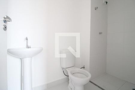 Banheiro Social de apartamento para alugar com 1 quarto, 27m² em Jardim Itacolomi, São Paulo