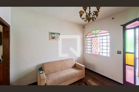 Sala de casa à venda com 7 quartos, 229m² em Nova Vista, Belo Horizonte