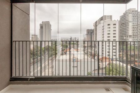 Varanda de kitnet/studio para alugar com 1 quarto, 25m² em Campo Belo, São Paulo