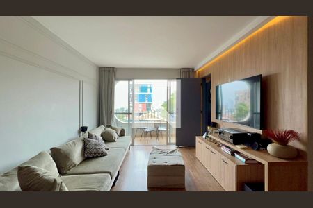 Sala de TV de apartamento à venda com 3 quartos, 117m² em Vila Madalena, São Paulo
