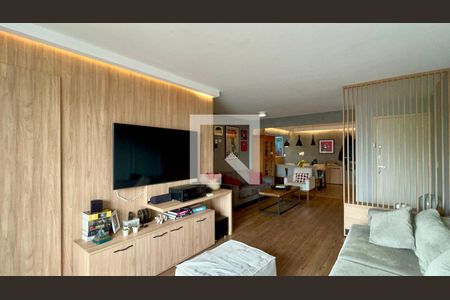 Sala de TV de apartamento à venda com 3 quartos, 117m² em Vila Madalena, São Paulo