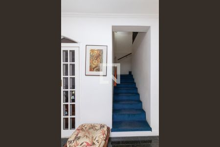 Escada de casa para alugar com 3 quartos, 500m² em Vila Ré, São Paulo