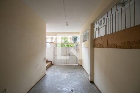 Garagem de casa para alugar com 2 quartos, 76m² em Venda da Cruz, São Gonçalo