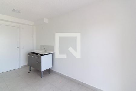 Sala/Cozinha de apartamento para alugar com 1 quarto, 27m² em Jardim Itacolomi, São Paulo