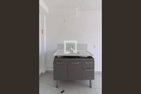 Sala/Cozinha de apartamento para alugar com 1 quarto, 27m² em Jardim Itacolomi, São Paulo