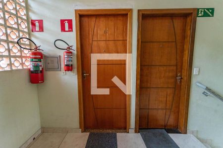 Entrada de apartamento à venda com 2 quartos, 49m² em Campanário, Diadema