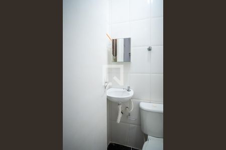 Banheiro Social de apartamento para alugar com 1 quarto, 20m² em Aclimação, São Paulo