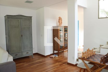 Sala de casa de condomínio para alugar com 5 quartos, 300m² em Jardim Colibri, Cotia