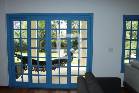 Sala de casa de condomínio para alugar com 5 quartos, 300m² em Jardim Colibri, Cotia