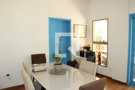 Sala de casa de condomínio para alugar com 5 quartos, 300m² em Jardim Colibri, Cotia