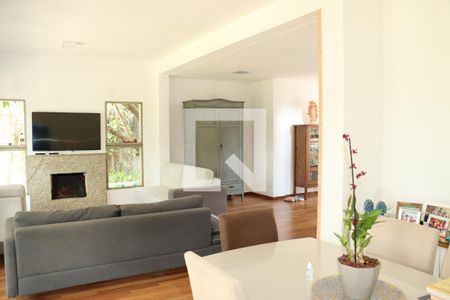 Sala de casa de condomínio para alugar com 5 quartos, 300m² em Jardim Colibri, Cotia