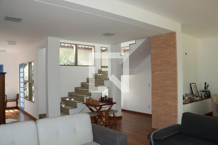 Sala de casa de condomínio para alugar com 5 quartos, 300m² em Jardim Colibri, Cotia