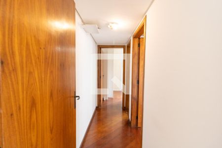 Corredor de apartamento à venda com 2 quartos, 71m² em Menino Deus, Porto Alegre