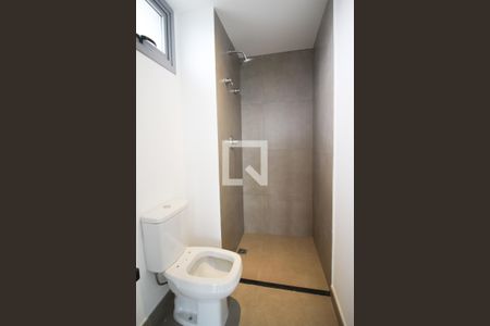 Banheiro de kitnet/studio para alugar com 1 quarto, 28m² em Indianópolis, São Paulo