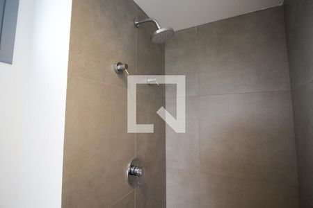 Banheiro de kitnet/studio para alugar com 1 quarto, 28m² em Indianópolis, São Paulo