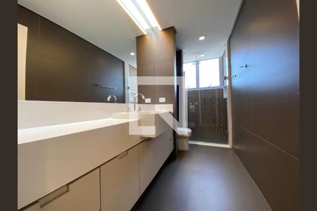 Casa à venda com 4 quartos, 425m² em Vila Cordeiro, São Paulo