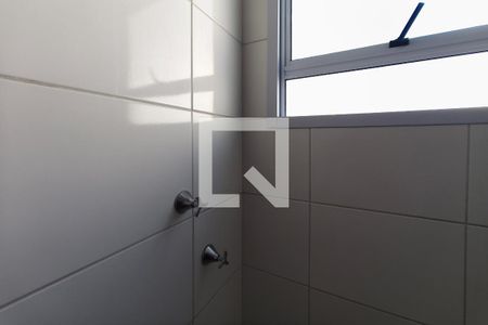 Banheiro de apartamento à venda com 2 quartos, 42m² em Jardim Esmeraldina, Campinas