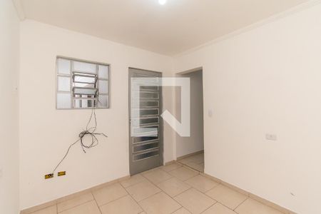 Quarto 1 de casa para alugar com 2 quartos, 32m² em Parque dos Bancarios, São Paulo