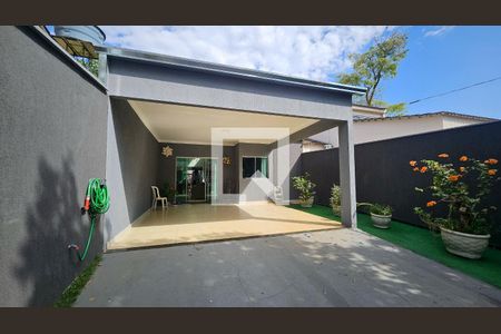 Garagem de casa à venda com 3 quartos, 138m² em Jardim Atlantico, Goiânia