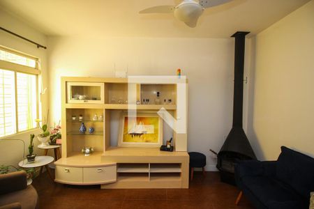 Sala de TV de casa à venda com 4 quartos, 280m² em Teresópolis, Porto Alegre