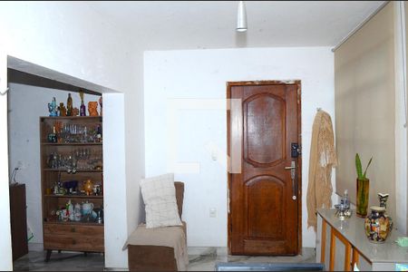 Hall de entrada de casa para alugar com 3 quartos, 210m² em Ribeiro de Abreu, Belo Horizonte
