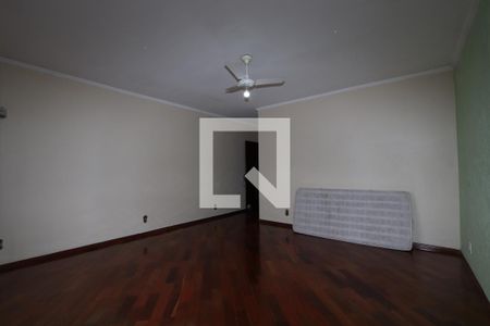 Suíte de casa à venda com 3 quartos, 195m² em Parque Santa Madalena, São Paulo