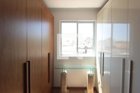 Quarto de apartamento para alugar com 2 quartos, 60m² em Santa Terezinha, Belo Horizonte