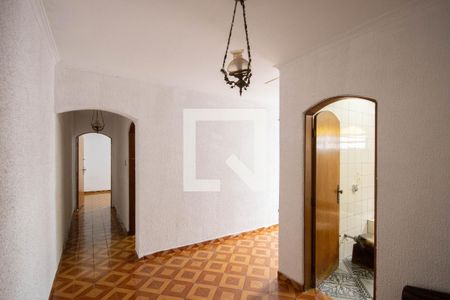 Corredor de casa para alugar com 2 quartos, 180m² em Parque Novo Mundo, São Paulo