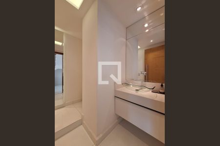 Lavabo de apartamento à venda com 4 quartos, 233m² em Santa Teresinha, São Paulo