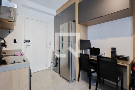Cozinha e área de serviço de kitnet/studio à venda com 1 quarto, 26m² em Santana, São Paulo