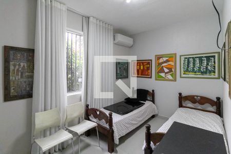 Quarto 1 de casa à venda com 3 quartos, 360m² em Santa Rosa, Belo Horizonte