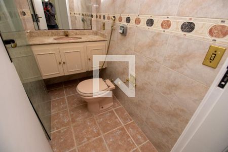 Lavabo de casa de condomínio para alugar com 5 quartos, 336m² em Barra da Tijuca, Rio de Janeiro