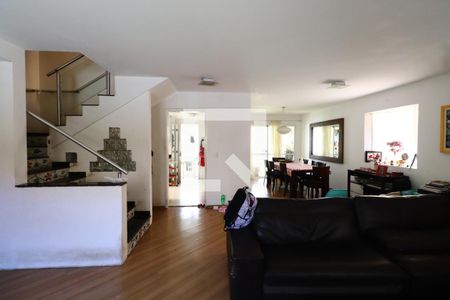 Sala de casa à venda com 3 quartos, 187m² em Vila Carrão, São Paulo