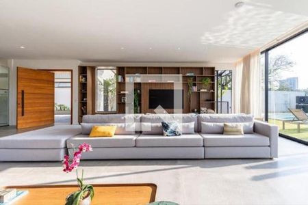 Casa à venda com 3 quartos, 1200m² em Santo Amaro, São Paulo