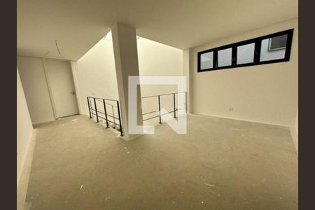 Casa à venda com 4 quartos, 828m² em Vila Elvira, São Paulo