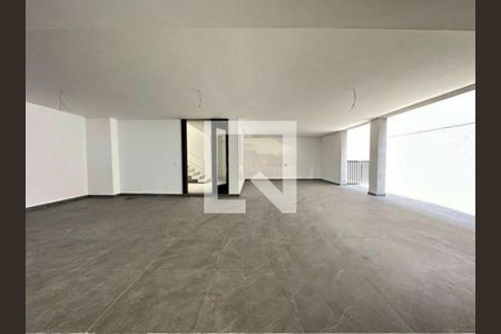 Casa à venda com 4 quartos, 828m² em Vila Elvira, São Paulo