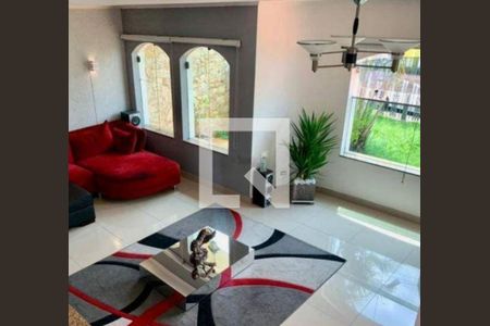 Casa à venda com 3 quartos, 225m² em Vila Carrão, São Paulo